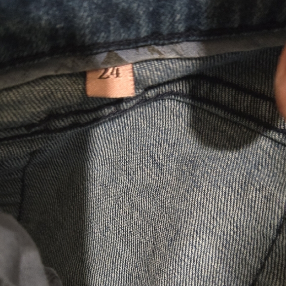 Juicy Couture Blue Jeans with Gold Embroidery - Picture 9 of 13